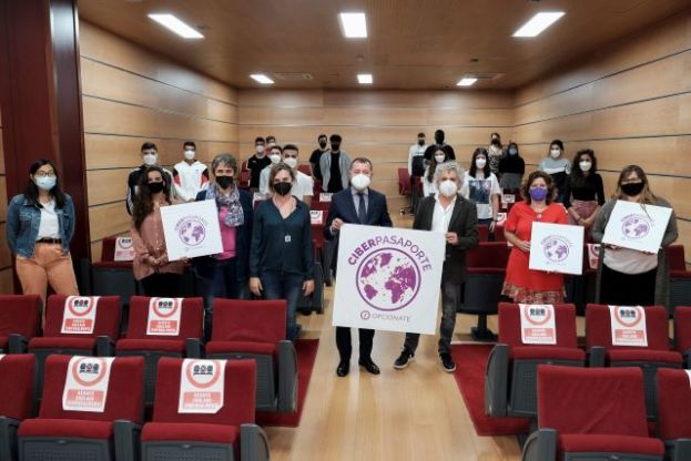 El Cabildo promueve a la juventud el uso seguro y responsable de las redes sociales