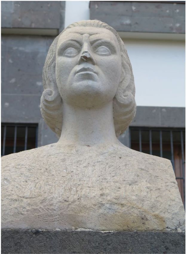 Gu&iacute;a: El busto de Luj&aacute;n P&eacute;rez se retira de la Plaza para restaurarlo