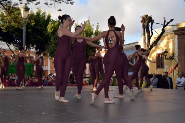 G&aacute;ldar: La Escuela de Ballet clausura el curso con un homenaje a su 20 Aniversario