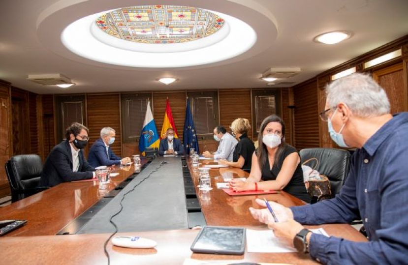 El Gobierno de Canarias endurece las medidas de control contra la COVID-19