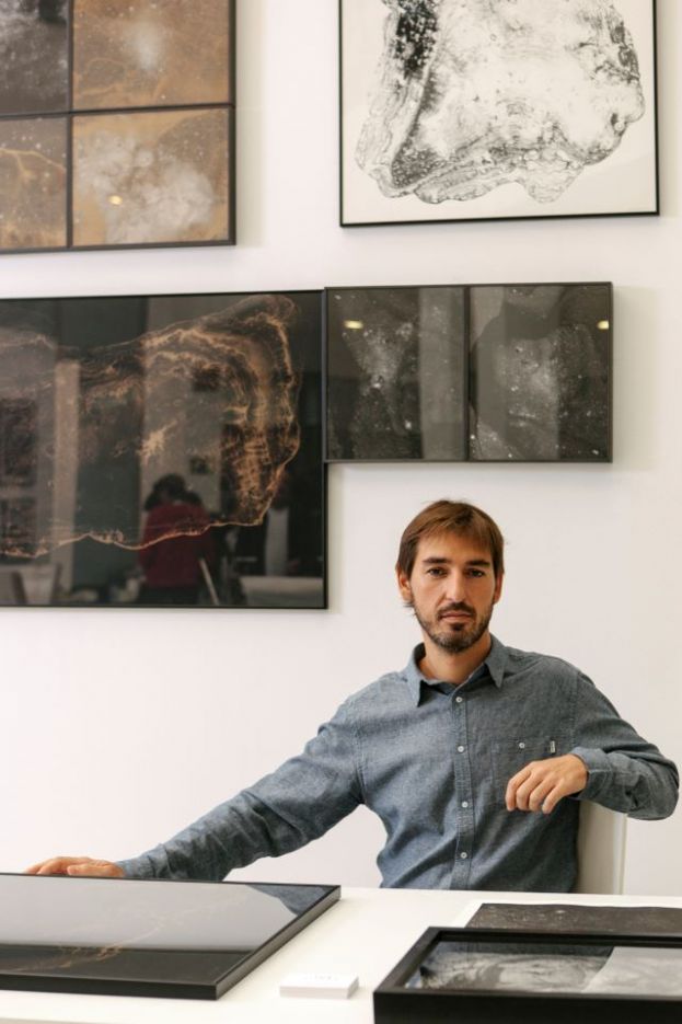 Javier Abad: "El mercado culpabiliza al arte gr&aacute;fico por su naturaleza m&uacute;ltiple"
