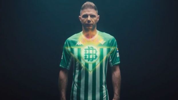 "Qu&eacute; dif&iacute;cil es dar un buen beso", dice la campa&ntilde;a del Betis (v&iacute;deo)