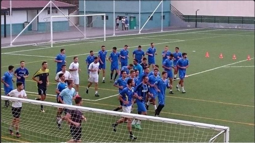 La UD San Antonio comenzó este lunes su primera toma de contacto