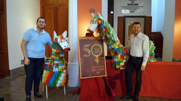 Gáldar: Danza y Zambra de Los Gigantes y Caballitos de Fuego de Santiago.