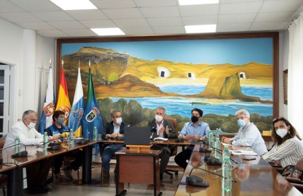 El presidente se traslada al sur de Tenerife para conocer la situaci&oacute;n del fuego