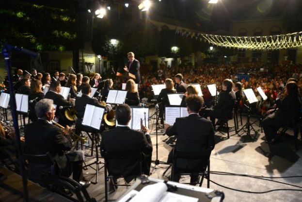 Gu&iacute;a: La Banda de M&uacute;sica, Cristina Ramos y &lsquo;Los 600&rsquo; llenaron la Plaza Grande
