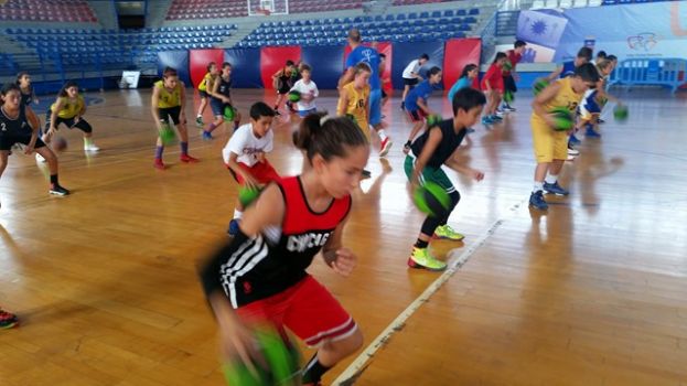 El bal&oacute;n no para de rodar en el I NBA SKILLS CAMP Gran Canaria