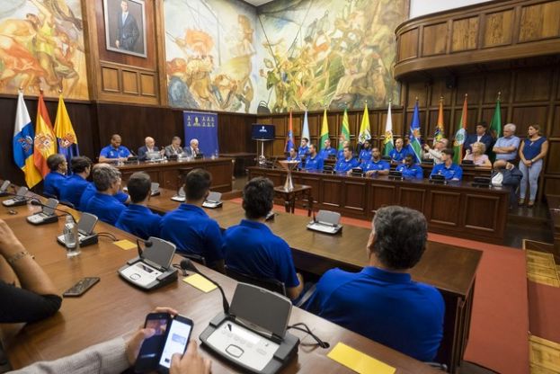 El Granca regresa al Cabildo adue&ntilde;ado de la Supercopa y promete dar el 200 %