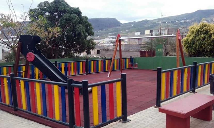 G&aacute;ldar: Parques y Jardines acondiciona el parque infantil Alcaravanera en Barrial
