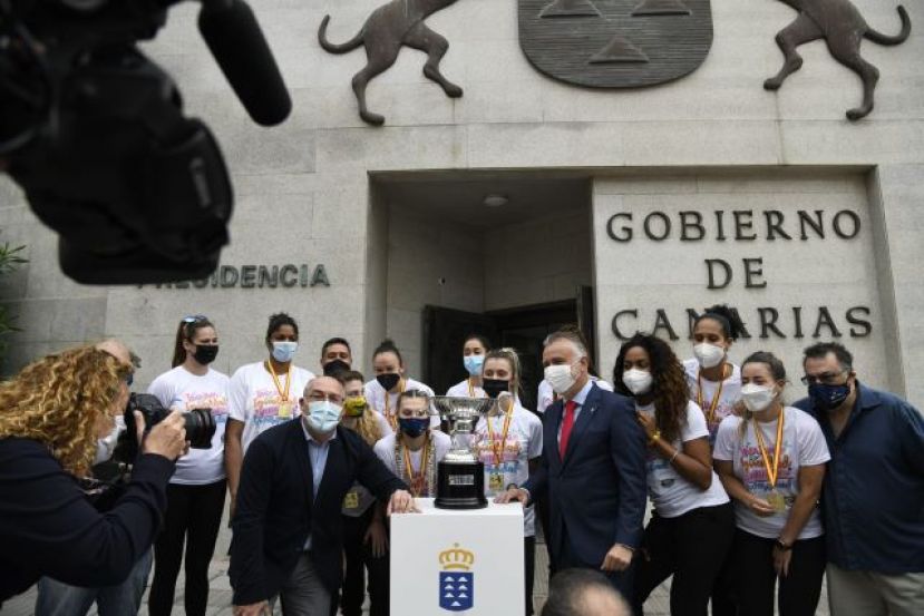 Ángel Víctor Torres recibe al CV CCO 7 Palmas -JAV Olímpico- para celebrar su triunfo en la Liga Iberdrola
