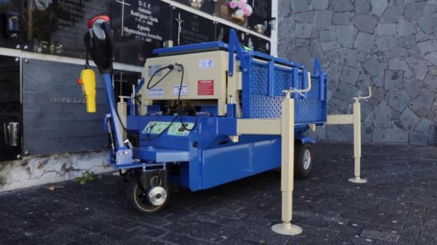 El Ayuntamiento de Valleseco adquiere una plataforma elevadora portaf&eacute;retos