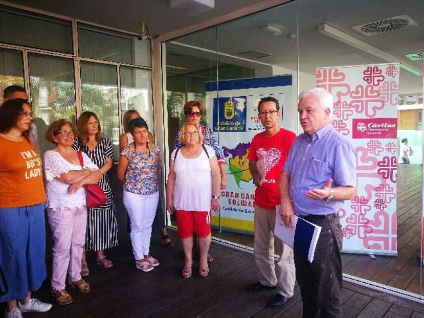 El escaparate del Cabildo exhibe la acci&oacute;n solidaria que realiza C&aacute;ritas para cambiar la realidad de los pa&iacute;ses m&aacute;s desfavorecidos