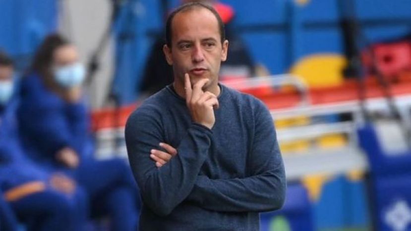 Llu&iacute;s Cort&eacute;s abandona tras la rebeli&oacute;n en el Bar&ccedil;a femenino