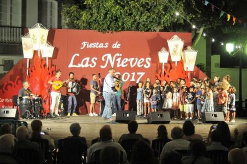 Medio centenar de niños y niñas clausuran el Taller de Verseadores de Agaete