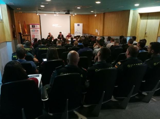 El Cabildo forma a polic&iacute;as y agentes de Medio Ambiente en la lucha contra el maltrato animal