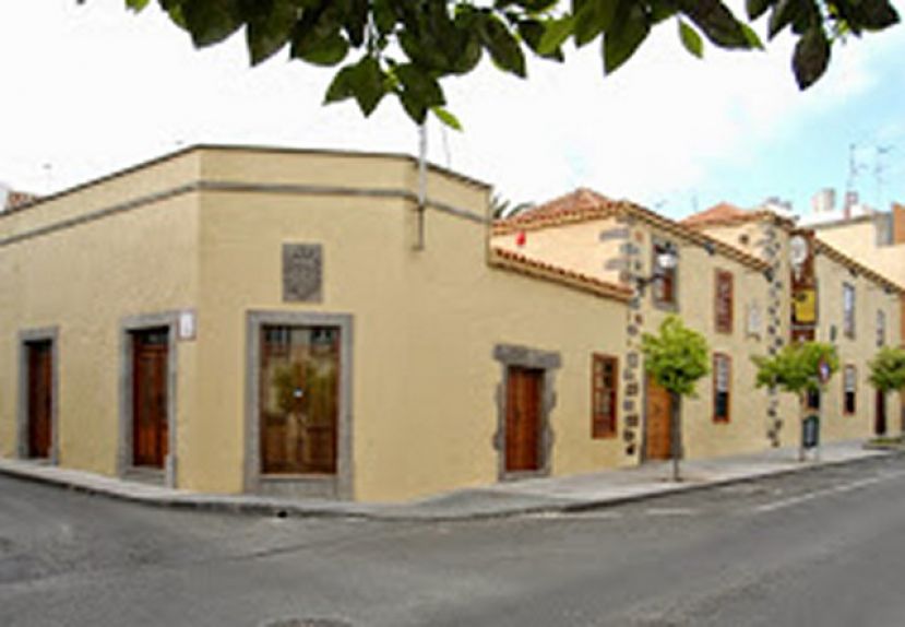 Presentación del cuadro de León y Castillo realizado por el pintor Alejandro Reino