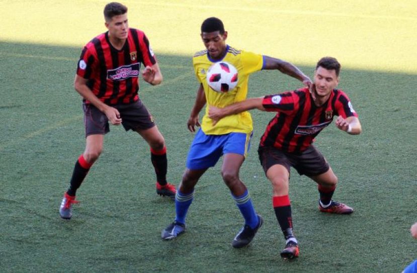 Fútbol: Cuatro minutos fatídicos condenan al Viera frente al Cádiz B