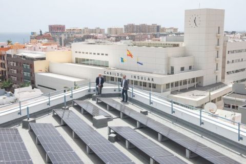 Las nuevas placas solares de la Casa Palacio ahorrar&aacute;n la emisi&oacute;n de 99 toneladas de CO2