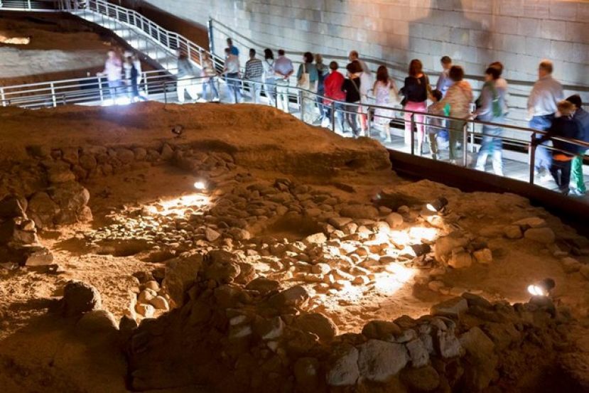Última visita nocturna gratuita de la temporada a Cueva Pintada
