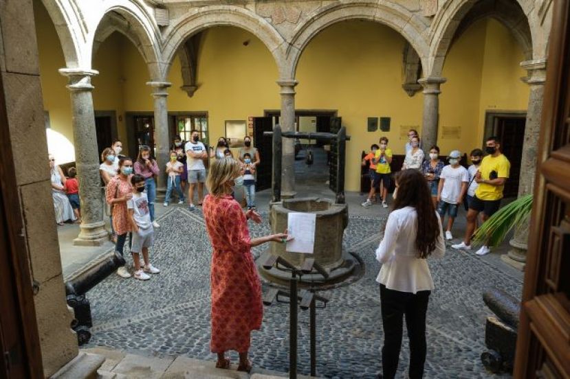 LA CASA DE COLÓN ORGANIZA EL TALLER FAMILIAR ‘BUSCADORAS DE ESTRELLAS’ ADAPTADO A PERSONAS CIEGAS Y CON BAJA VISIÓN