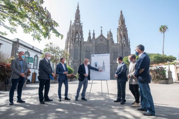 El Cabildo financia con 200.000 euros la revisión de 2.800 piezas de piedra de la Iglesia de Arucas para diagnosticar su estado y reparar las más dañadas