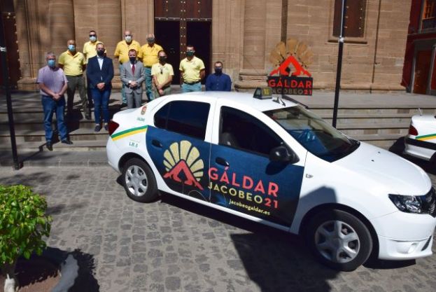 Los taxis de G&aacute;ldar ya lucen la promoci&oacute;n del A&ntilde;o Santo Jacobeo 2021-22