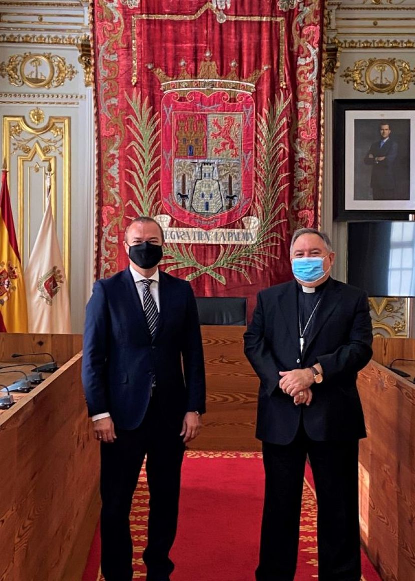 El Alcalde de La Capital se reúne con el nuevo obispo de la Diócesis de Canarias