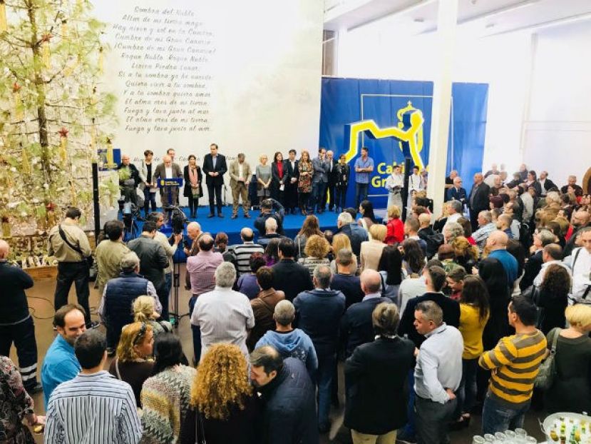 M&aacute;s de 400 empleados del Cabildo de Gran Canaria brindan por la Navidad, los que llevan 25 a&ntilde;os y los jubilados
