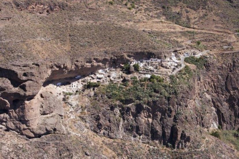 Obras de la red de saneamiento del poblado troglodita de Acusa Seca