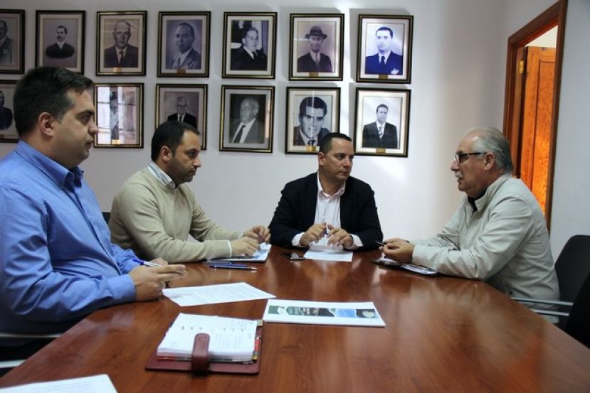 Moya plantea al Cabildo abrir con urgencia la EDAR de Lomo Blanco