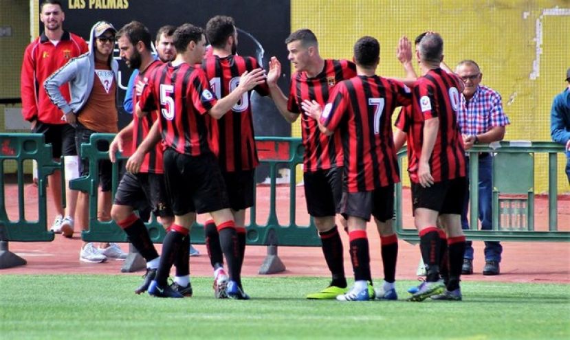 F&uacute;tbol 3&ordf; Divisi&oacute;n: (3-0)  El Uni&oacute;n Viera se consolida con goles ante el Tenisca