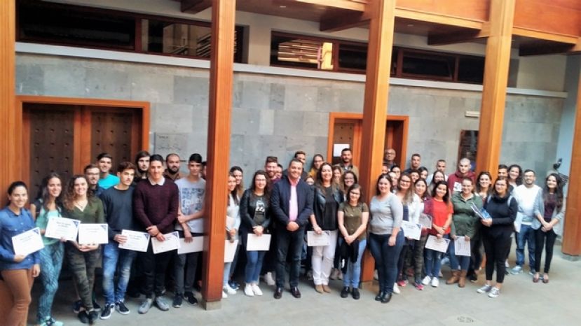 Gu&iacute;a: Entrega de las ayudas al estudio para universitarios y de ciclos de larga duraci&oacute;n