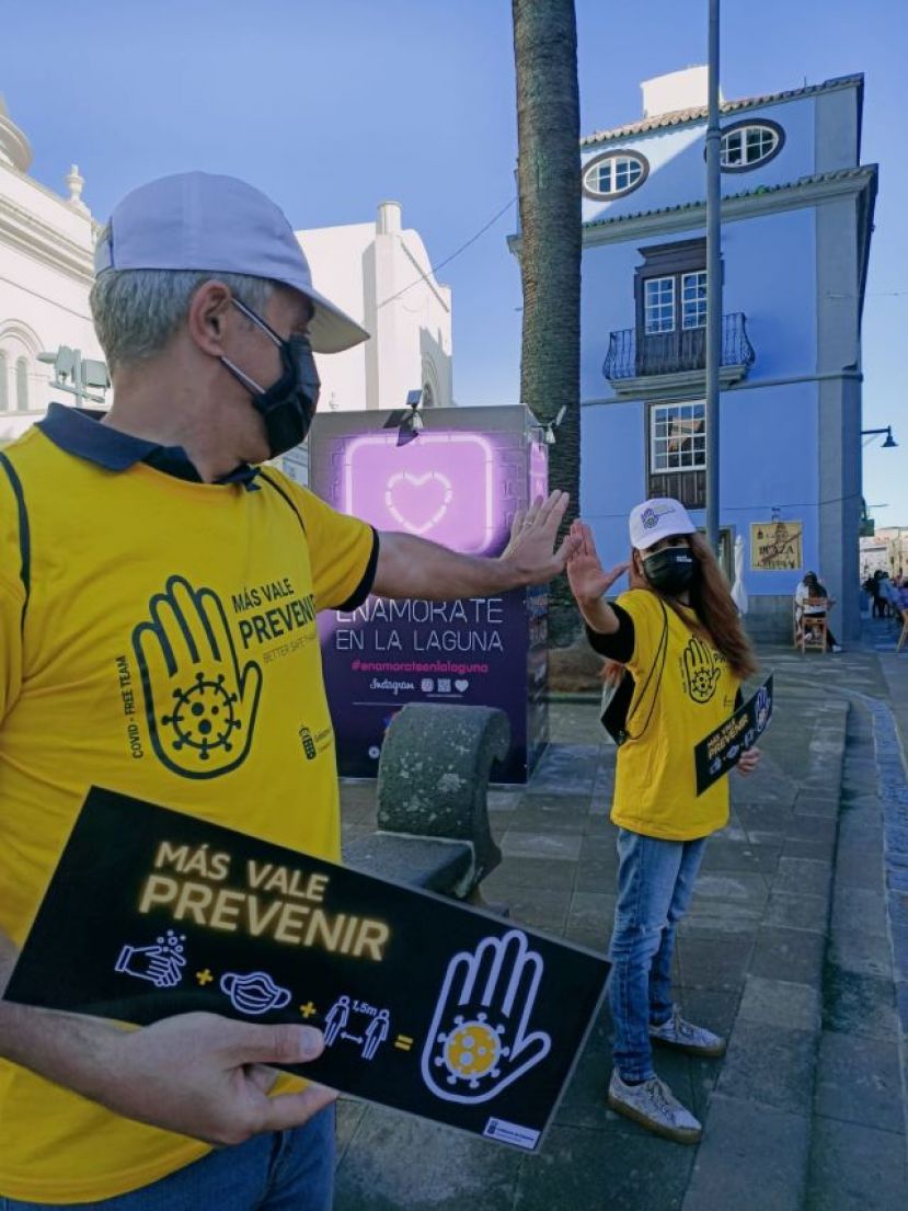 Sanidad colabora con voluntariado para recordar las medidas contra la COVID-19