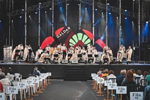 Los Sabande&ntilde;os vuelven a enamorar a G&aacute;ldar en sus Fiestas Mayores de Santiago