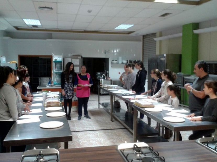 Gu&iacute;a: &Eacute;xito del Taller de Cocina en Familia de la Universidad Popular