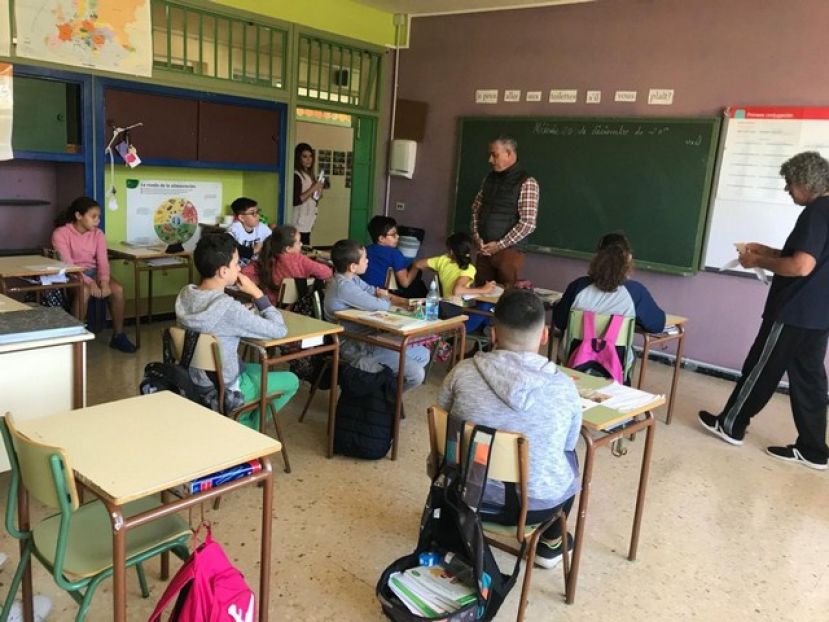 La Aldea: Entrega de libros y carta a los Reyes Magos