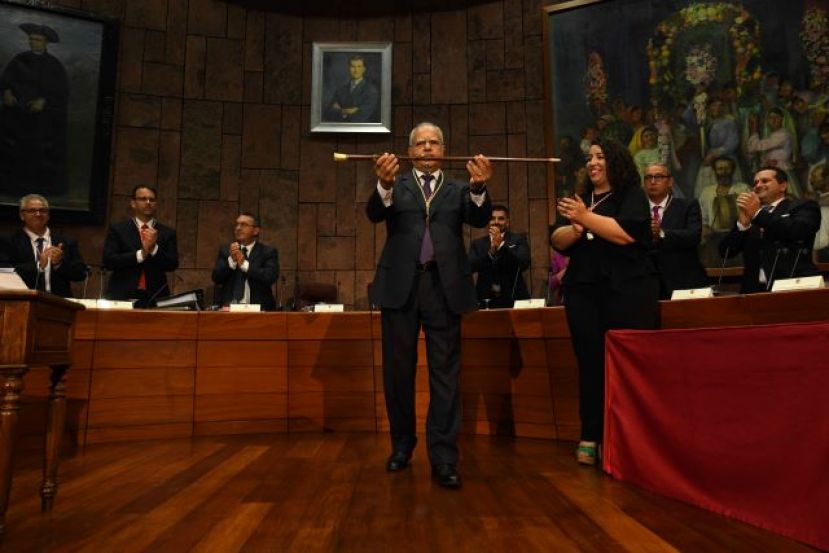 La Gomera: Casimiro Curbelo toma posesi&oacute;n como presidente del Cabildo