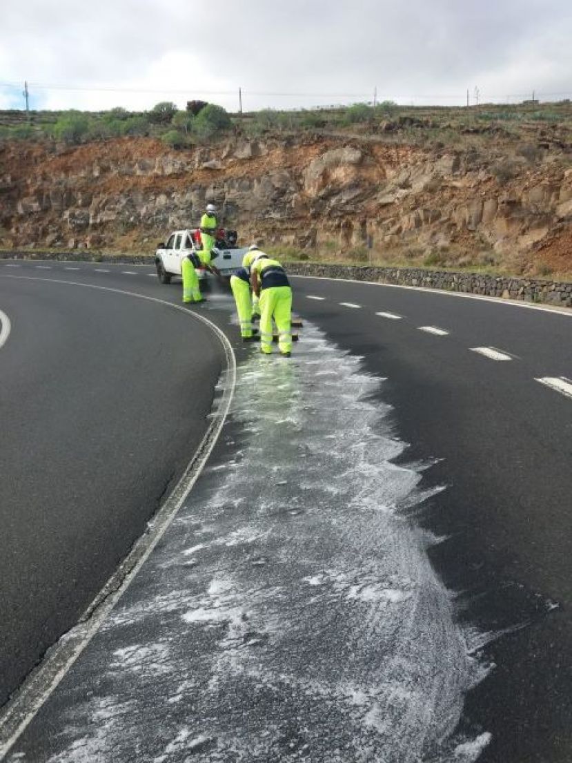 La Gomera: El operativo de carreteras actúa en la GM-2 por un vertido de gasoil