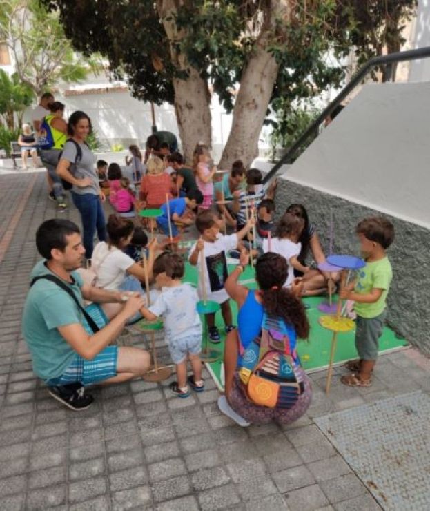 Agaete: 70 personas dan continuidad a la tradici&oacute;n en el Taller de Farolillos