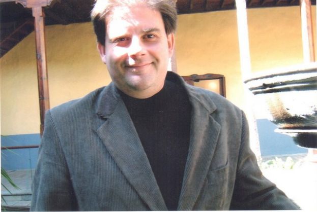 El escritor Jonathan Allen presenta &lsquo;El conocimiento&rsquo;, su novela &ldquo;m&aacute;s realista&rdquo;