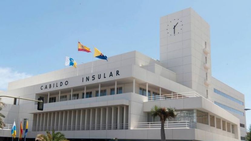 El Cabildo ilumina su fachada de azul y p&uacute;rpura en apoyo a las personas que sufren la devastadora enfermedad de huntington