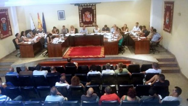 Mogán ahorra 173.000 euros entre gobierno y asesores