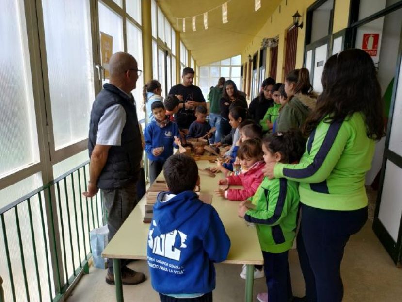 El Cabildo de La Gomera acerca los oficios artesanos a m&aacute;s de 600 escolares