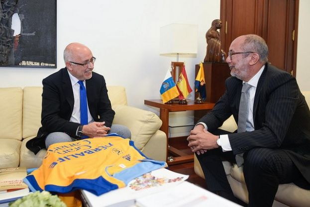 Los presidentes del Cabildo y del CB Gran Canaria coinciden en abrir el club a la sociedad para incrementar el presupuesto en tres millones