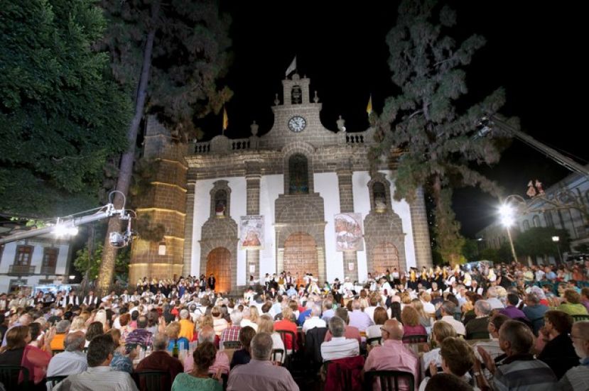 La Fiesta del Pino con todas las islas en el Encuentro Folclórico