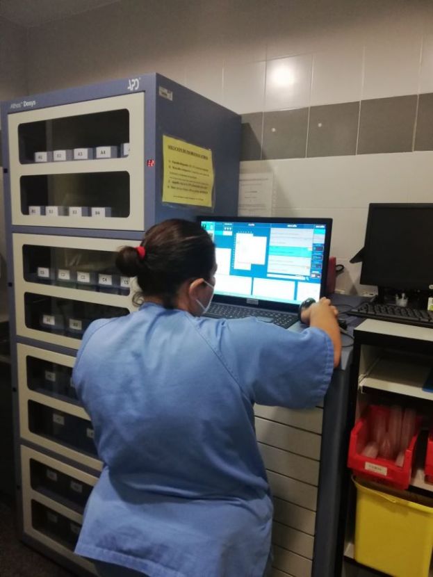 El Hospital Dr. Negrín dispone de 27 armarios ‘inteligentes’ de dispensación de medicamentos
