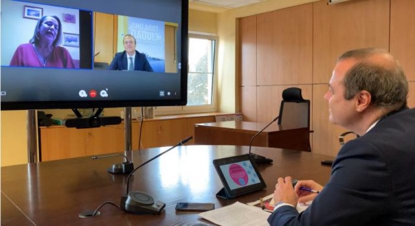 El Alcalde agradece la labor y esfuerzo del personal de enfermería contra el COVID-19
