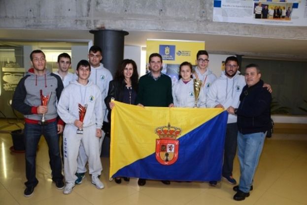 Felicitación a los nuevos medallistas nacionales del Club de Lucha Santa Rita