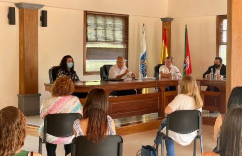 La Gomera: Presentaci&oacute;n de las l&iacute;neas de ayuda a los aut&oacute;nomos y pymes