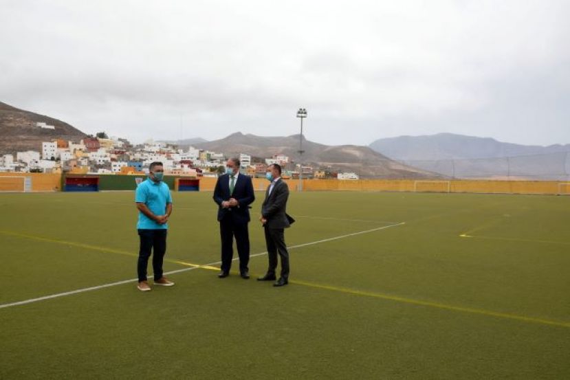 Nuevo c&eacute;sped artificial y mejoras para el Campo de F&uacute;tbol de Sardina de G&aacute;ldar